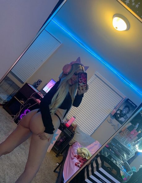Foto di nudo di fuga di OnlyFans di Dezzyikez