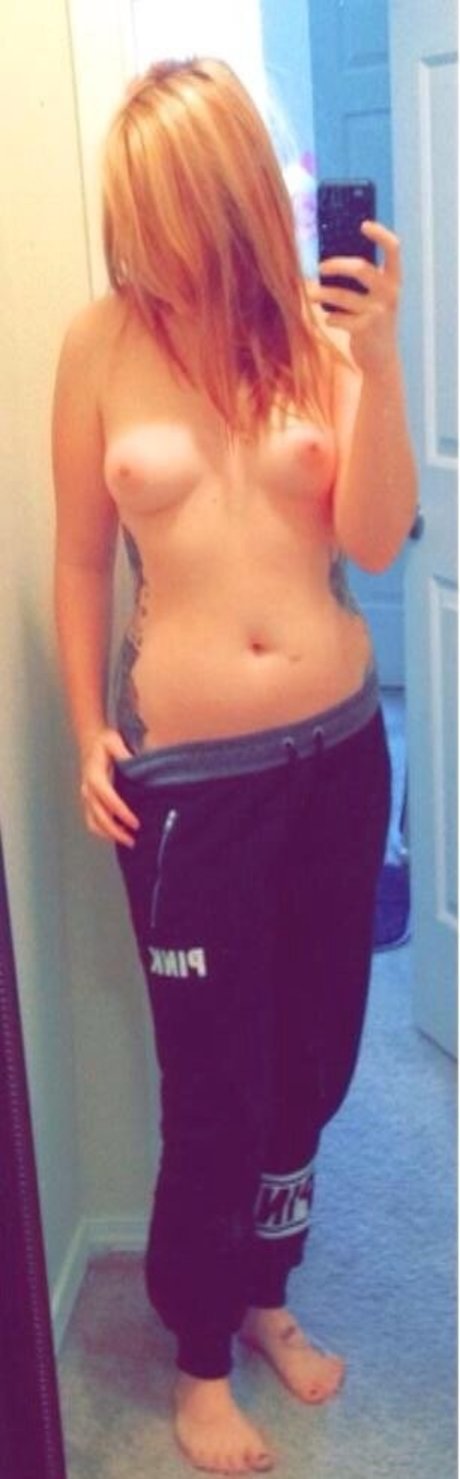 Foto di nudo di fuga di OnlyFans di Hotsoxgirl93