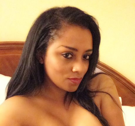 Foto di nudo di fuga di OnlyFans di Shana Mangatal