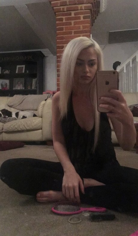 Foto di nudo di fuga di OnlyFans di Romanie Smith