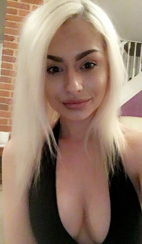 Foto di nudo di fuga di OnlyFans di Romanie Smith