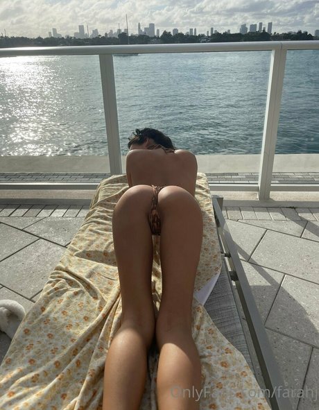 Foto di nudo di fuga di OnlyFans di Farah
