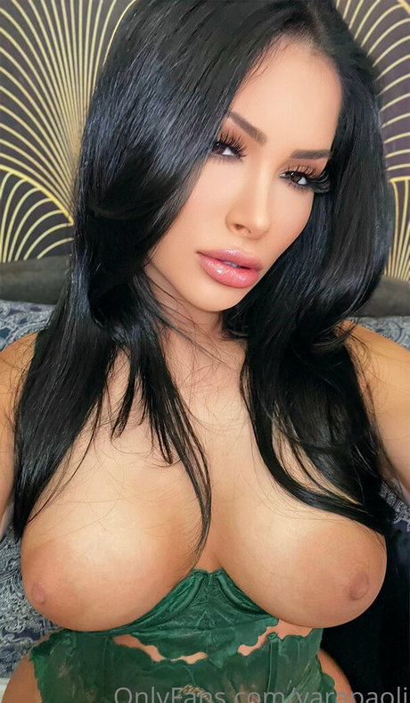 Foto di nudo di fuga di OnlyFans di Yara Paoli