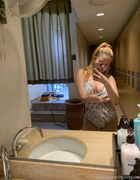 Foto di nudo di fuga di OnlyFans di Mmmovie
