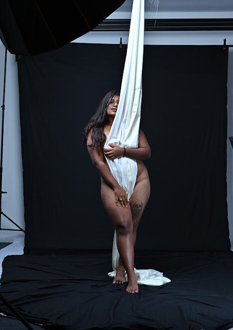 Foto di nudo di fuga di OnlyFans di The Hunters Girl Chubby Indian