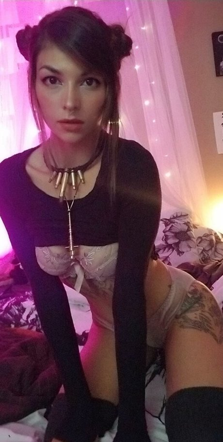 Foto di nudo di fuga di OnlyFans di Archaical