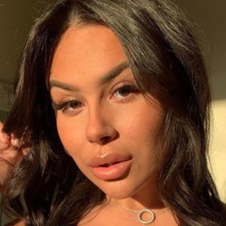 Foto di nudo di fuga di OnlyFans di Maisie Croft