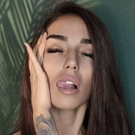 Foto di nudo di fuga di OnlyFans di Petite Loren