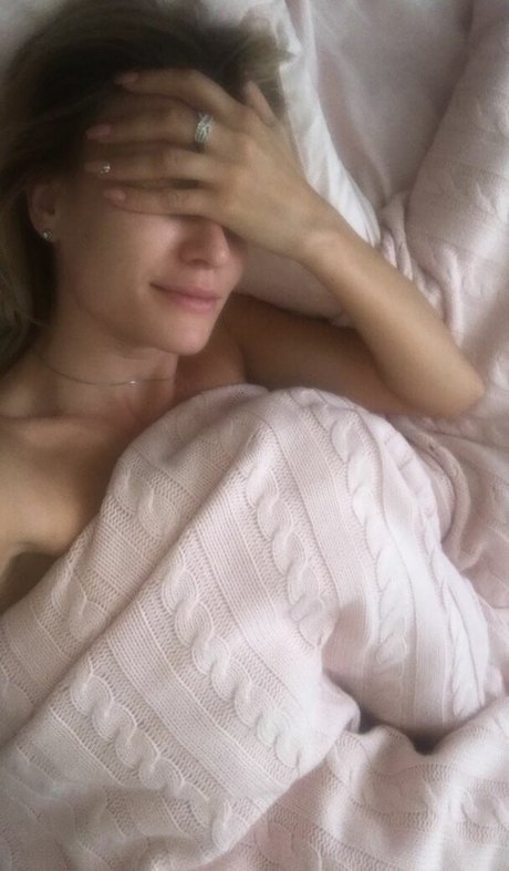 Foto di nudo di fuga di OnlyFans di Olia Tira