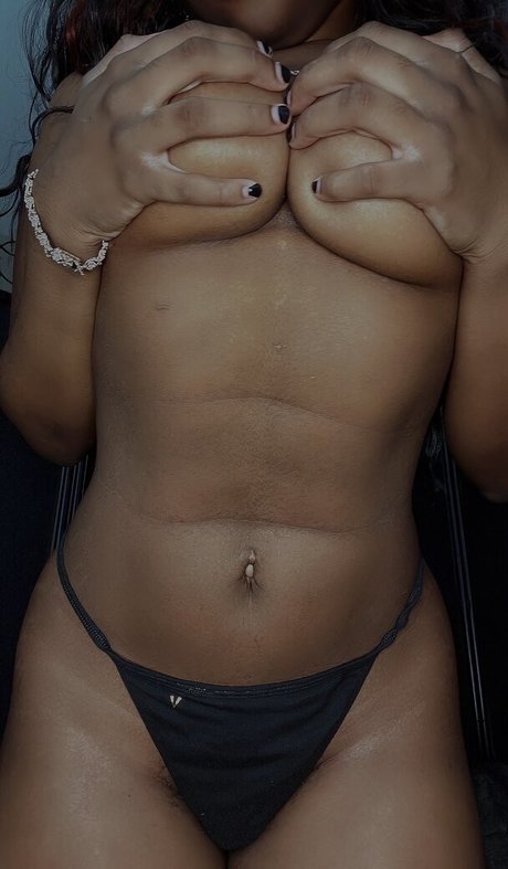 Foto di nudo di fuga di OnlyFans di Sierraemari
