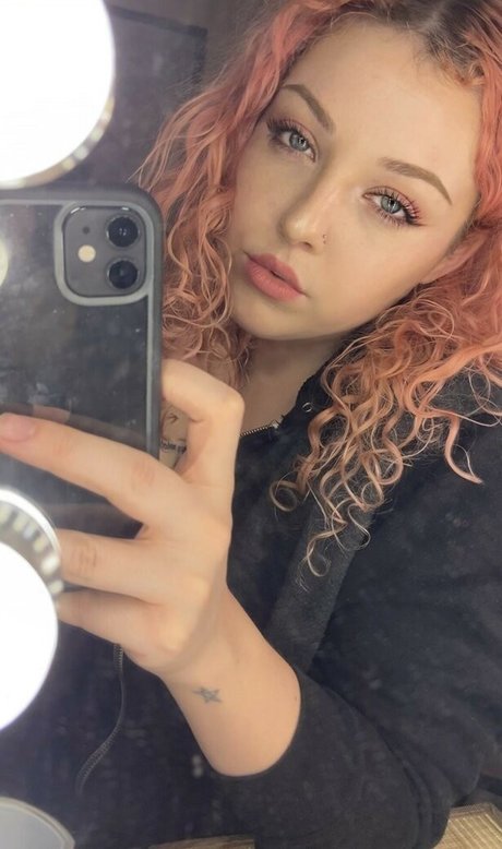 Foto di nudo di fuga di OnlyFans di Pinkthemagicdragon