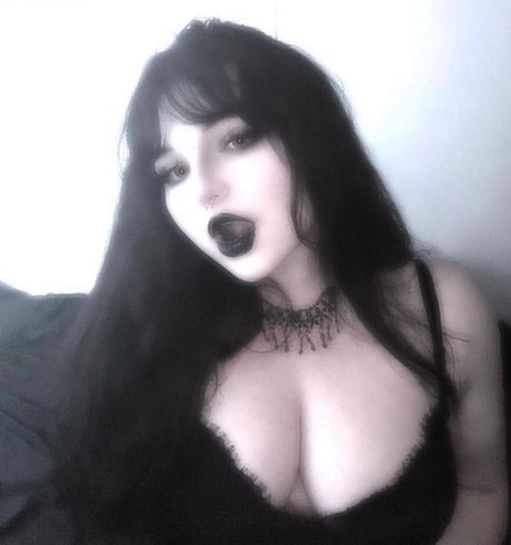 Foto di nudo di fuga di OnlyFans di Crucifixkittie