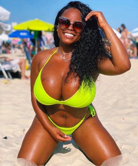 Foto di nudo di fuga di OnlyFans di Debora Diassde