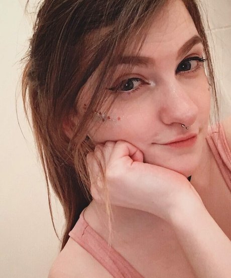 Foto di nudo di fuga di OnlyFans di Lumenti