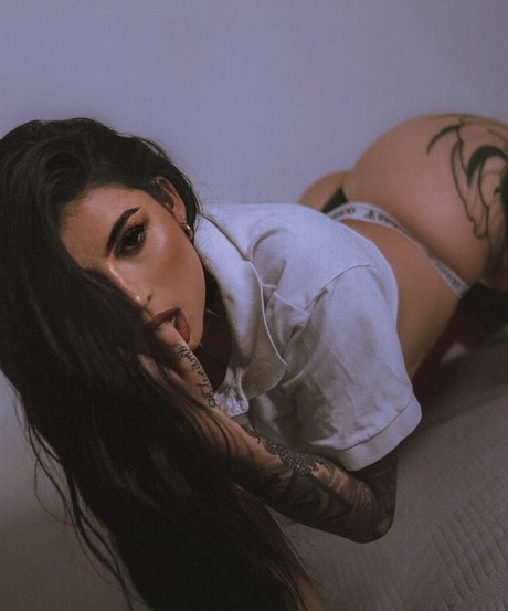 Foto di nudo di fuga di OnlyFans di Alison Estrada