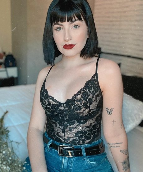 Foto di nudo di fuga di OnlyFans di Bella Sant