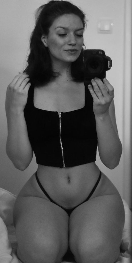 Foto di nudo di fuga di OnlyFans di Cjella