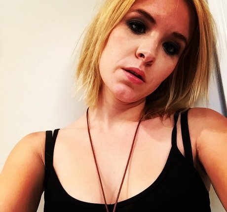Foto di nudo di fuga di OnlyFans di Brea Grant