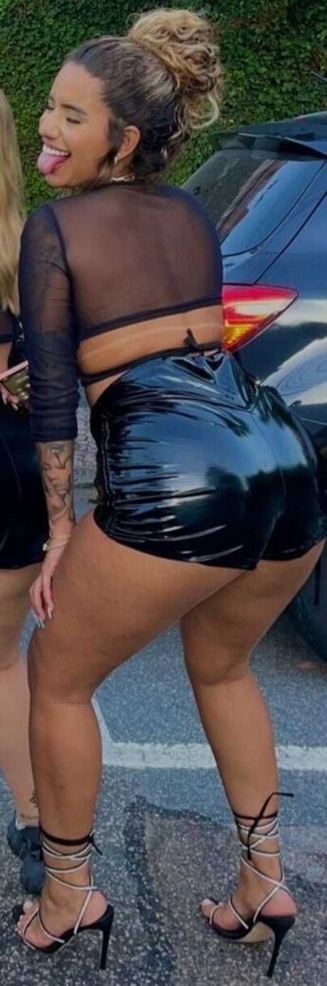 Foto di nudo di fuga di OnlyFans di Muito Linda