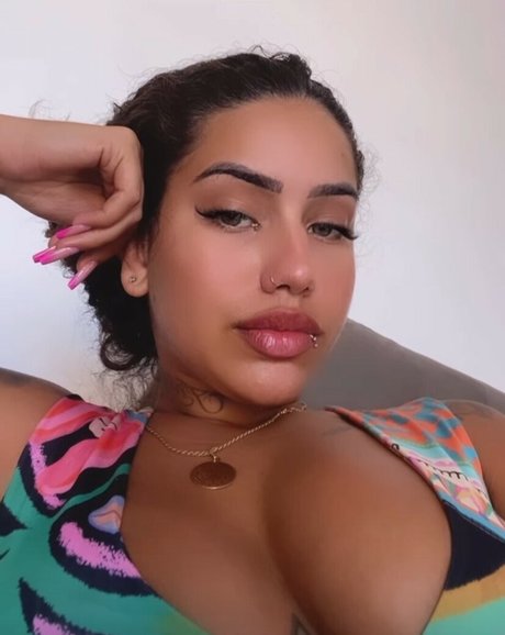Foto di nudo di fuga di OnlyFans di Muito Linda