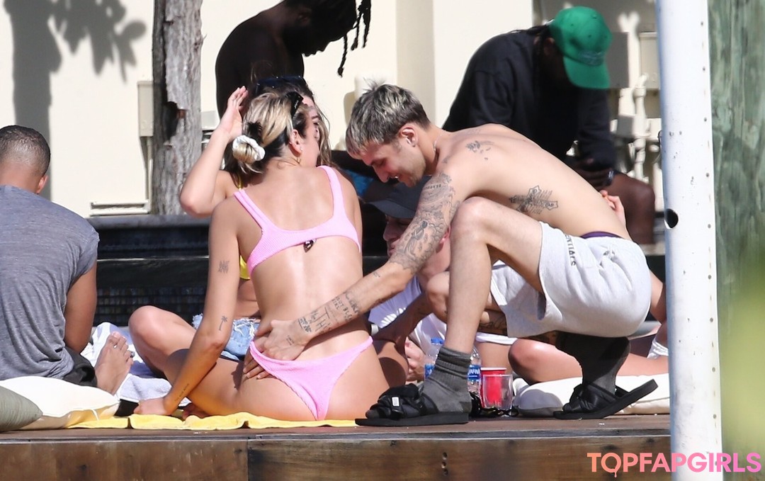 Foto di nudo di fuga di OnlyFans di Dua Lipa #1933