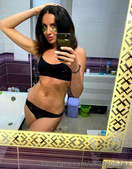 Foto di nudo di fuga di OnlyFans di Julianainsanelyh0rny