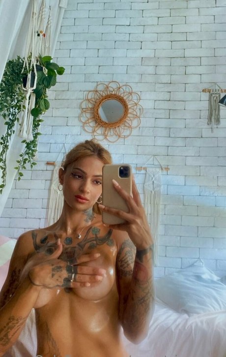 Foto di nudo di fuga di OnlyFans di Xxpetrinaann