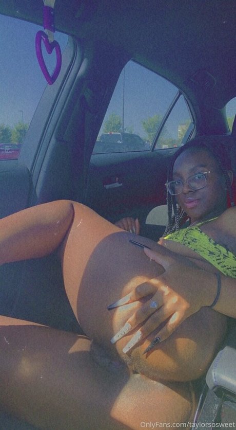 Foto di nudo di fuga di OnlyFans di Itstaylorofficial