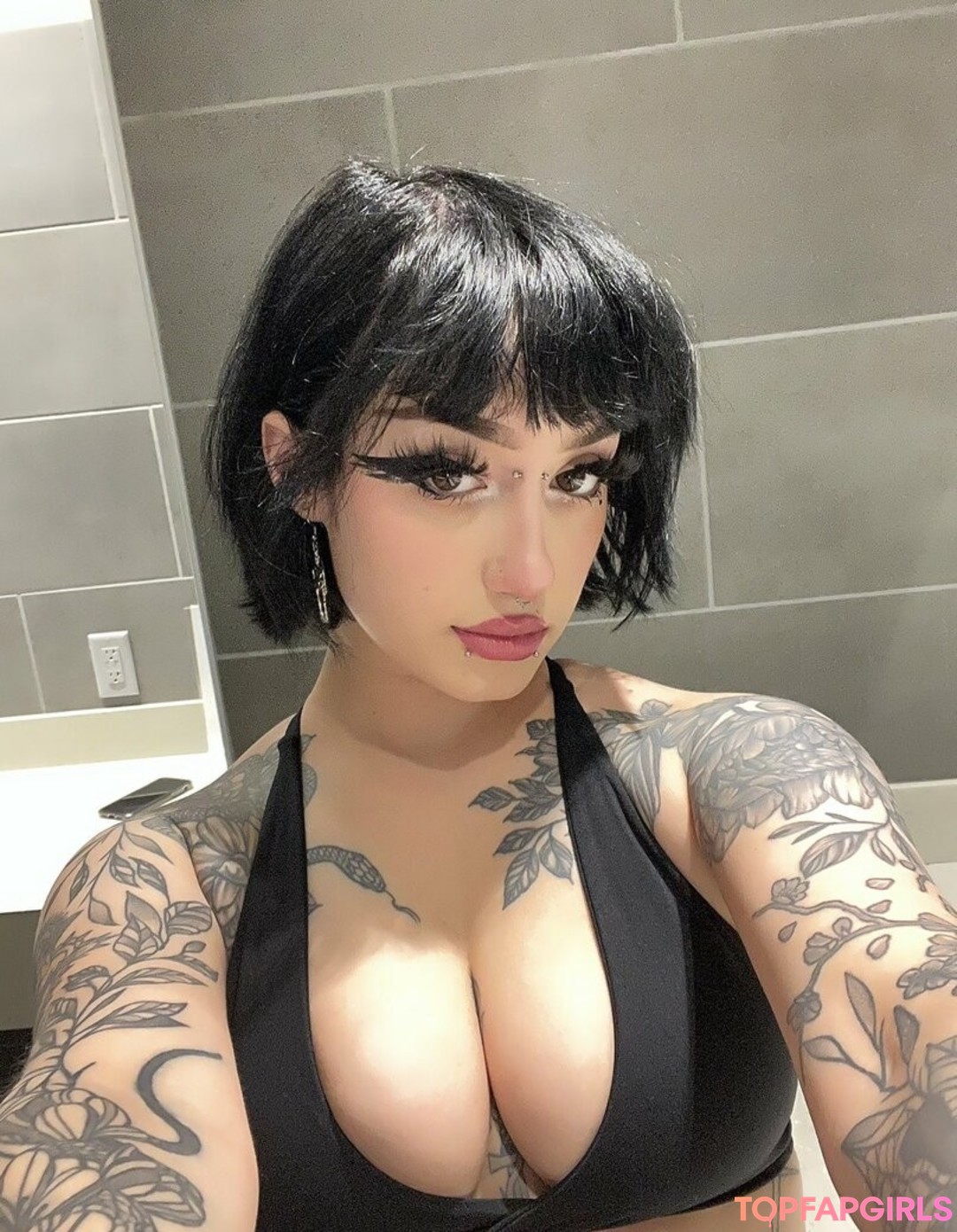 Foto di nudo di fuga di OnlyFans di Redroomromance #10 Foto di nudo di fuga di OnlyFans di Redroomromance #10