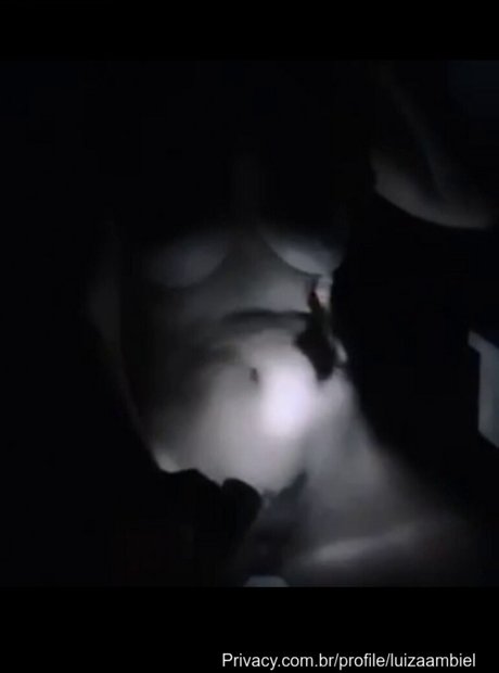 Foto di nudo di fuga di OnlyFans di Luiza Ambiel