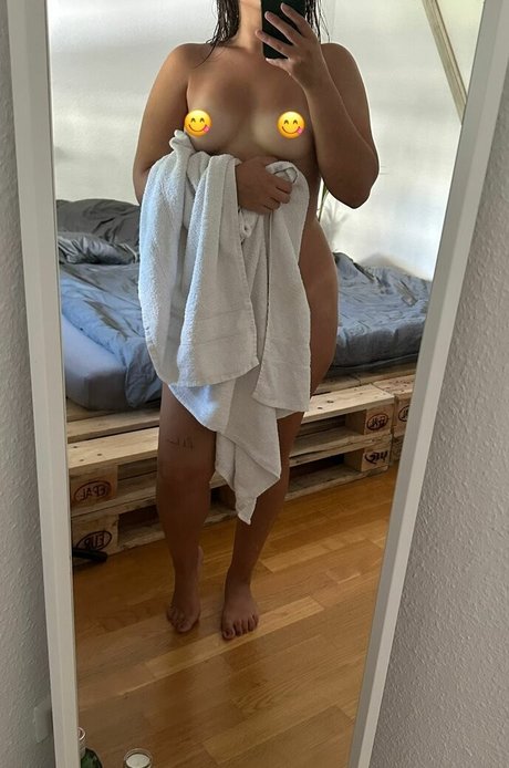 Foto di nudo di fuga di OnlyFans di Kleinenymphe