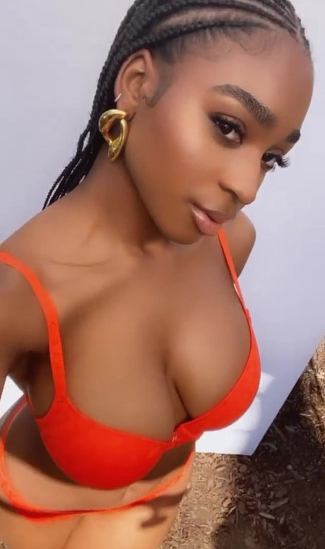 Foto di nudo di fuga di OnlyFans di Normani