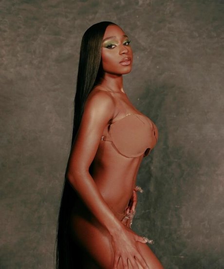 Foto di nudo di fuga di OnlyFans di Normani