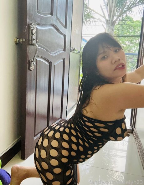 Foto di nudo di fuga di OnlyFans di Filipina Mom