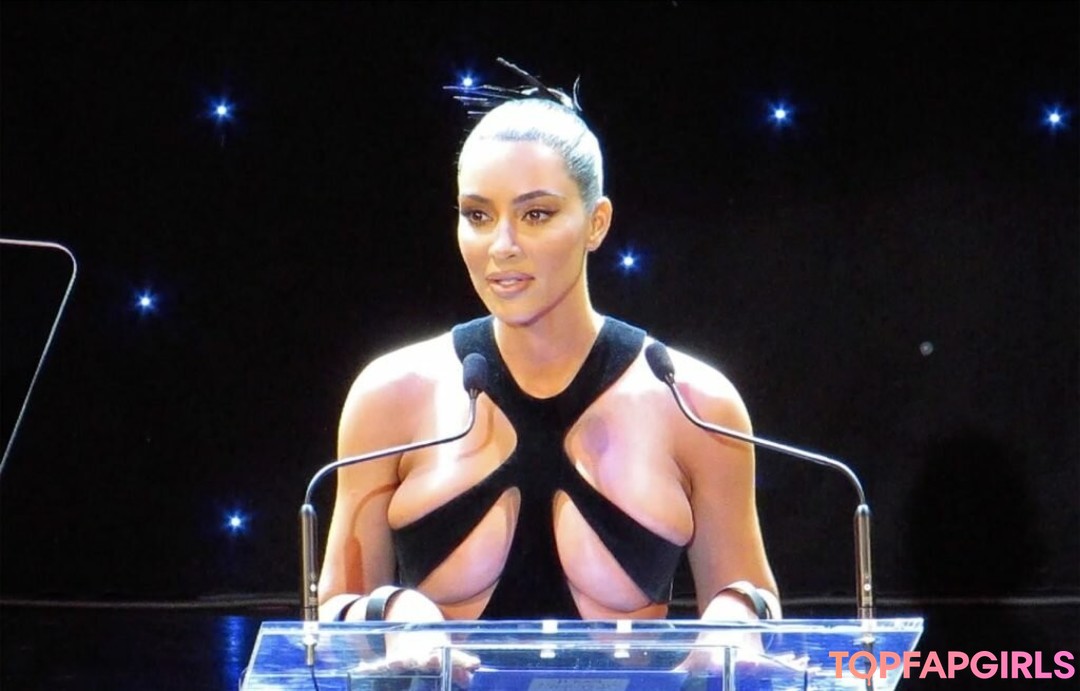 Foto di nudo di fuga di OnlyFans di Kim Kardashian #1235