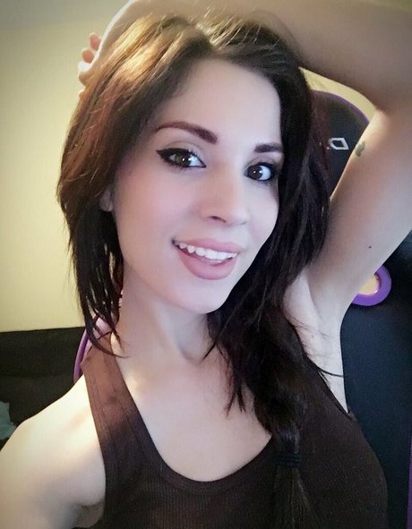 Foto di nudo di fuga di OnlyFans di Meloniemac