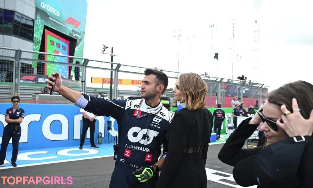 Foto di nudo di fuga di OnlyFans di Cara Delevingne #1041