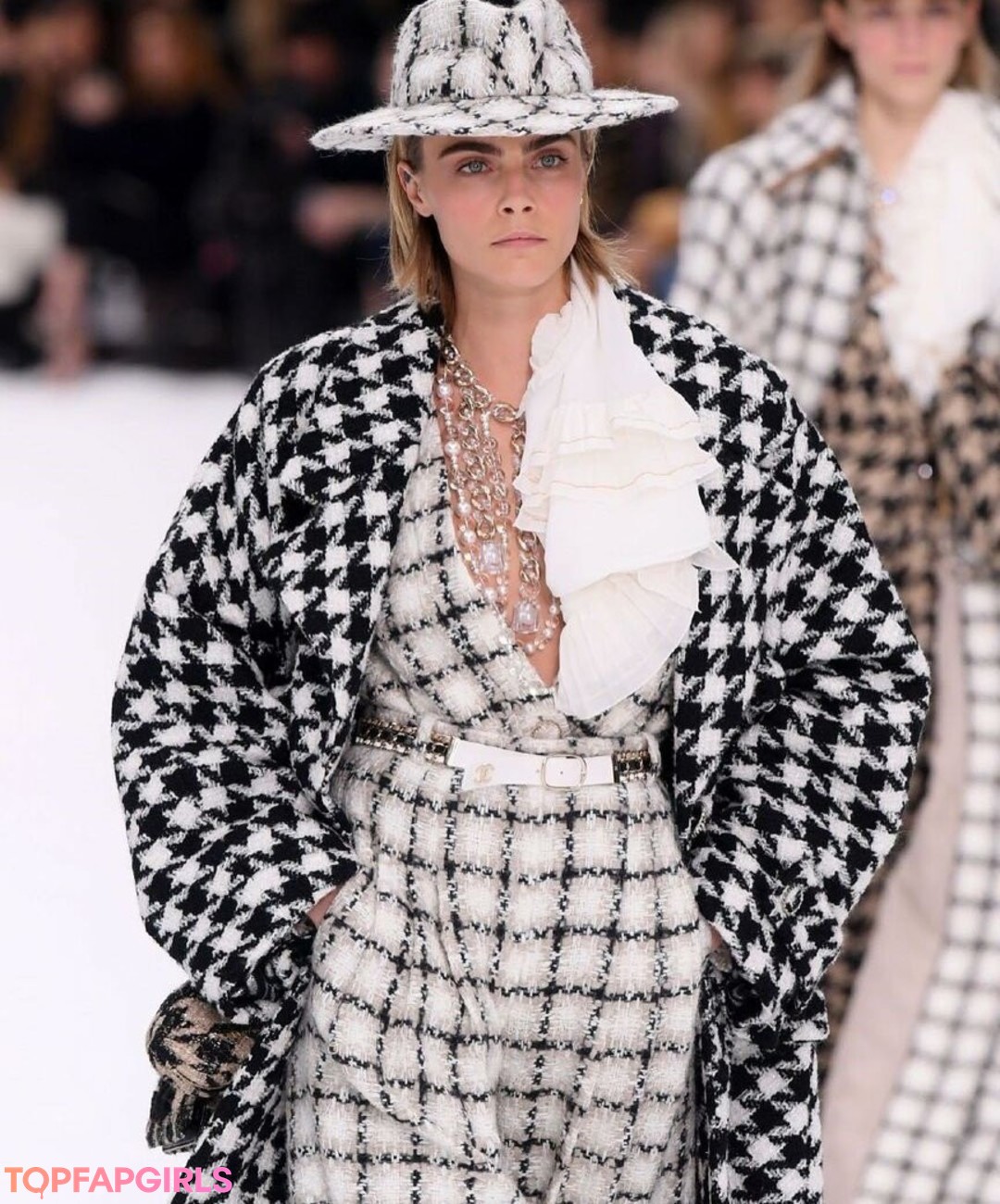 Foto di nudo di fuga di OnlyFans di Cara Delevingne #1085