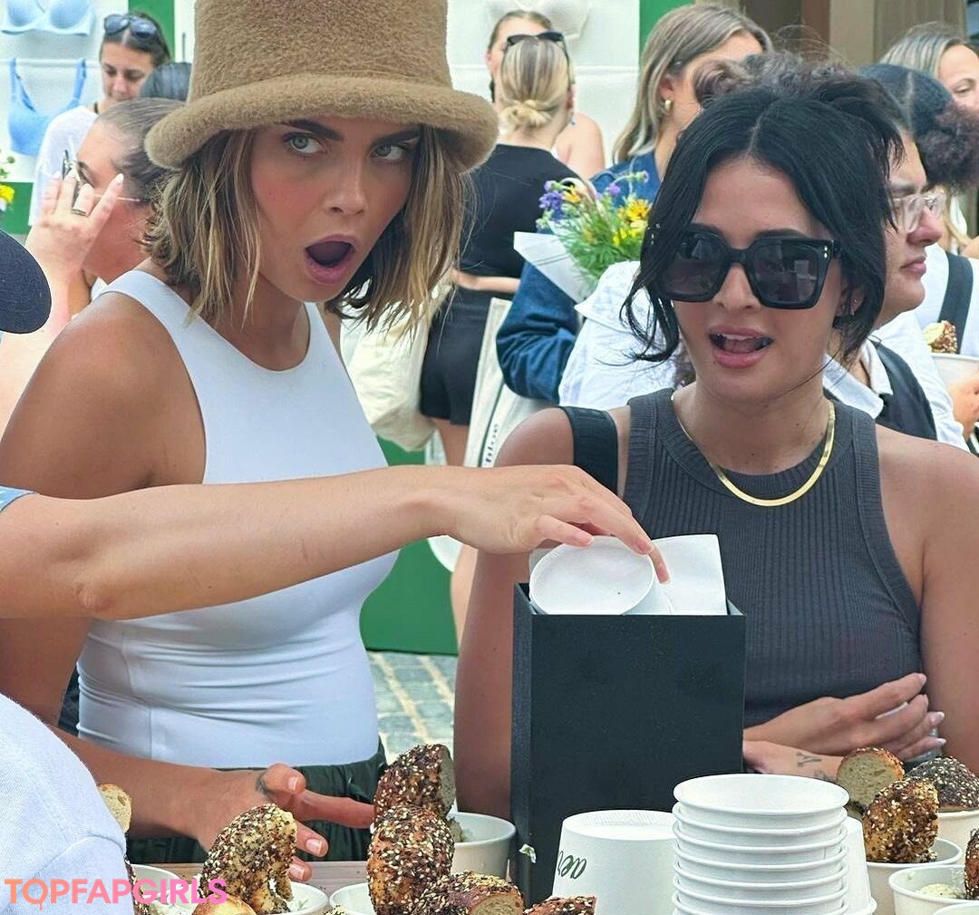 Foto di nudo di fuga di OnlyFans di Cara Delevingne #1122