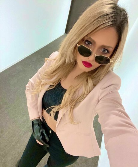 Foto di nudo di fuga di OnlyFans di Giulia