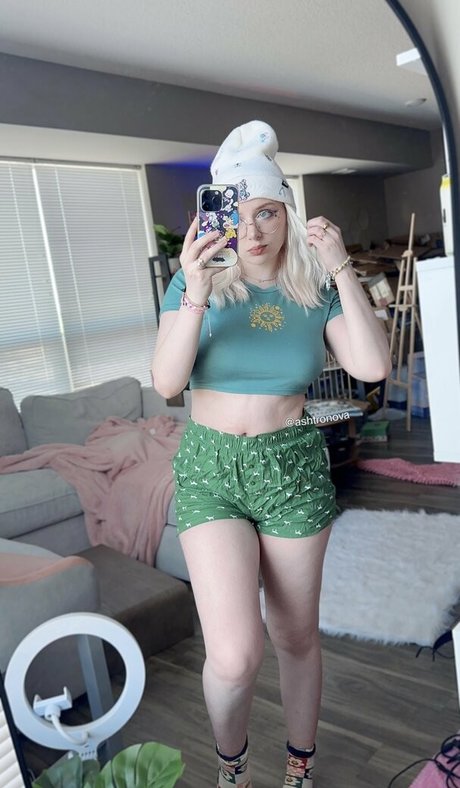 Foto di nudo di fuga di OnlyFans di Ashtronova