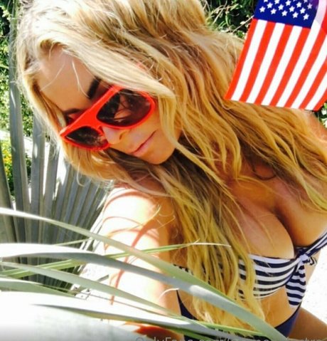 Foto di nudo di fuga di OnlyFans di Carmen Electra