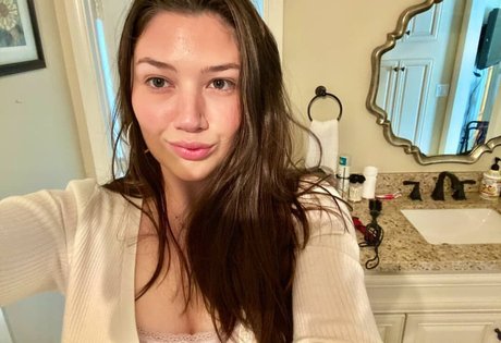 Foto di nudo di fuga di OnlyFans di Alyx Star