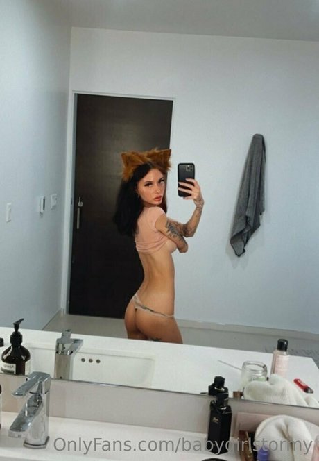 Foto di nudo di fuga di OnlyFans di Babygirlstormy