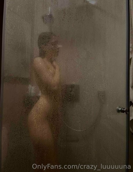 Foto di nudo di fuga di OnlyFans di Crazyluuuuuna