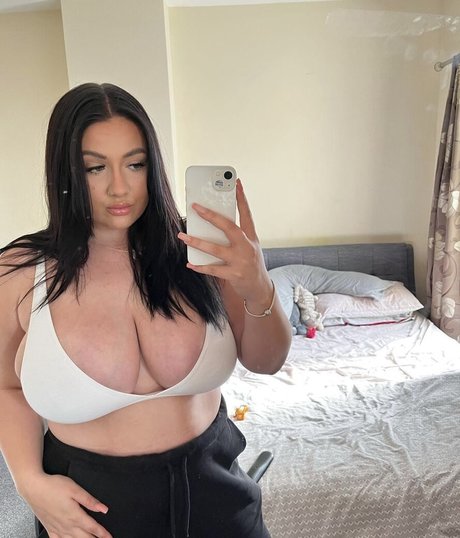 Foto di nudo di fuga di OnlyFans di Chelsealeigh