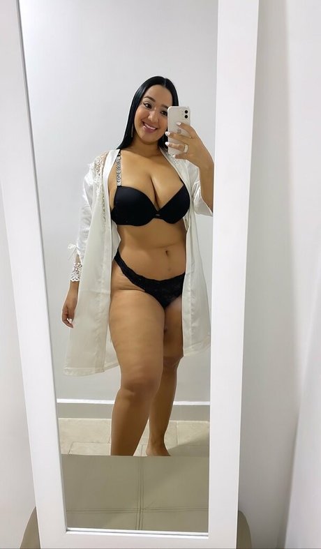 Foto di nudo di fuga di OnlyFans di Adriana Jinett