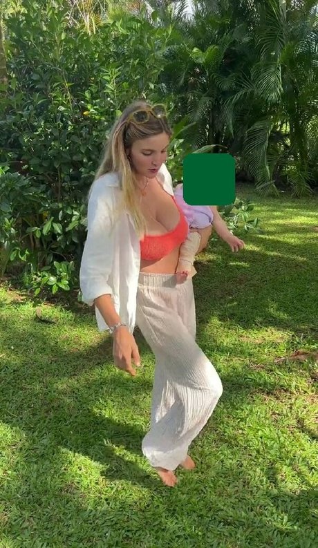 Foto di nudo di fuga di OnlyFans di Isabella Abell
