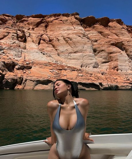 Foto di nudo di fuga di OnlyFans di Kylie Jenner