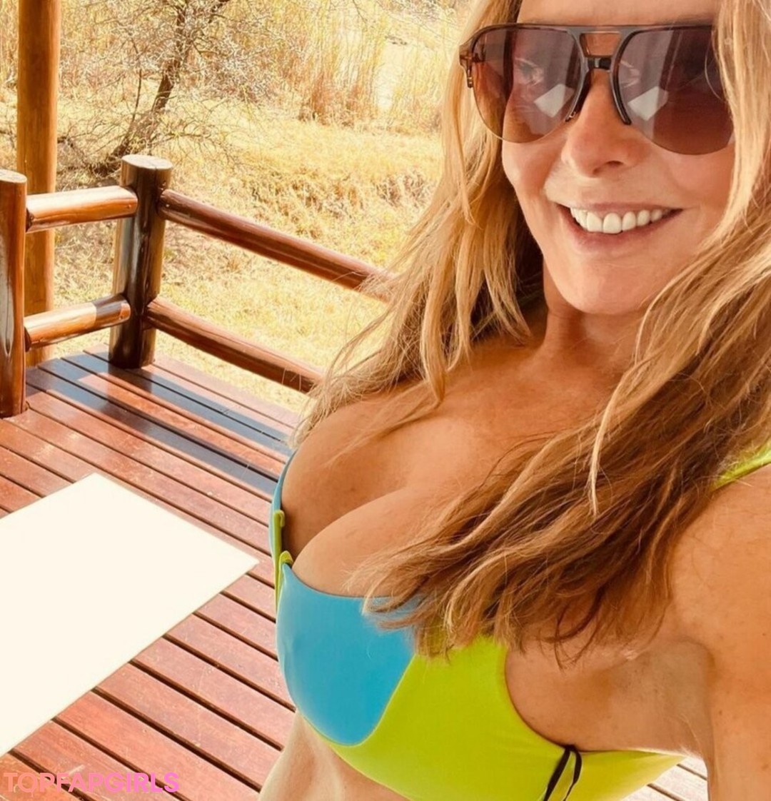 Foto di nudo di fuga di OnlyFans di Carol Vorderman #1139